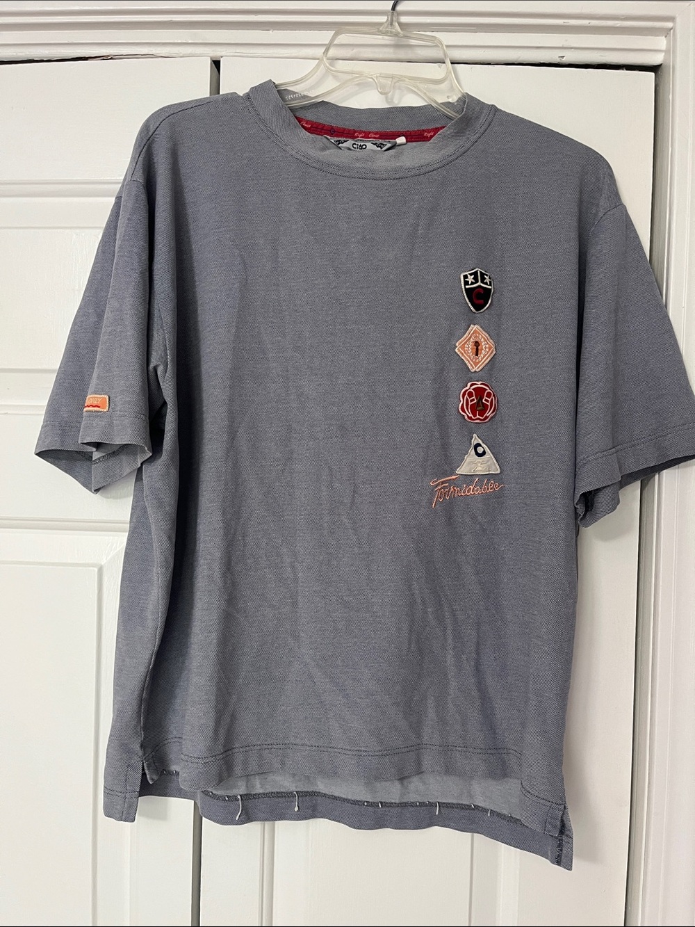 Ciao Lucia Men's Short Sleeve Crew Tee in Gray with Embroidered Badges